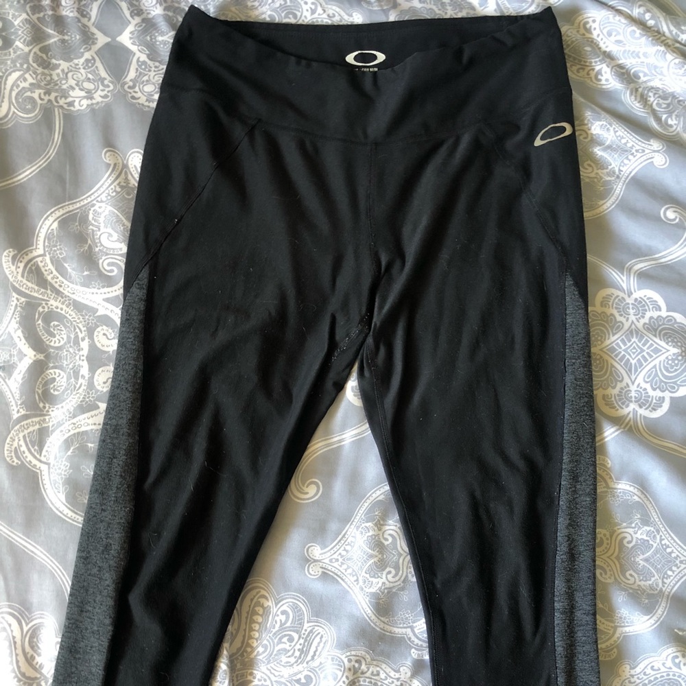 Oakley Capri leggings with Contrast Gray Trim
